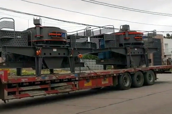 冲击式制砂机设备发货，用于广西河卵石制砂生产线中